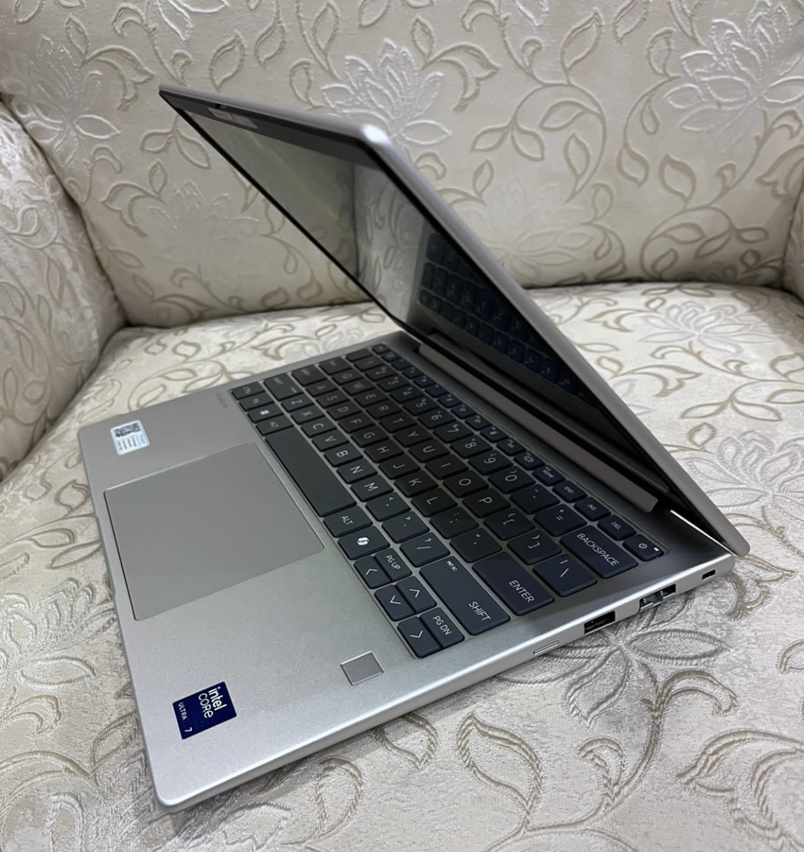Foto 2 HP EliteBook6 G1i 13" AI Ultra 7-255U