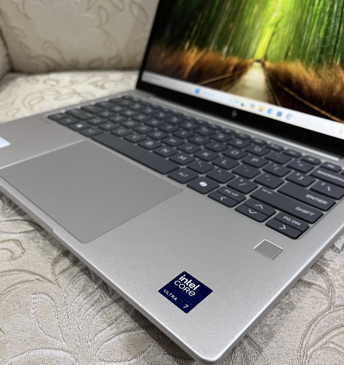 Foto 3 HP EliteBook6 G1i 13" AI Ultra 7-255U