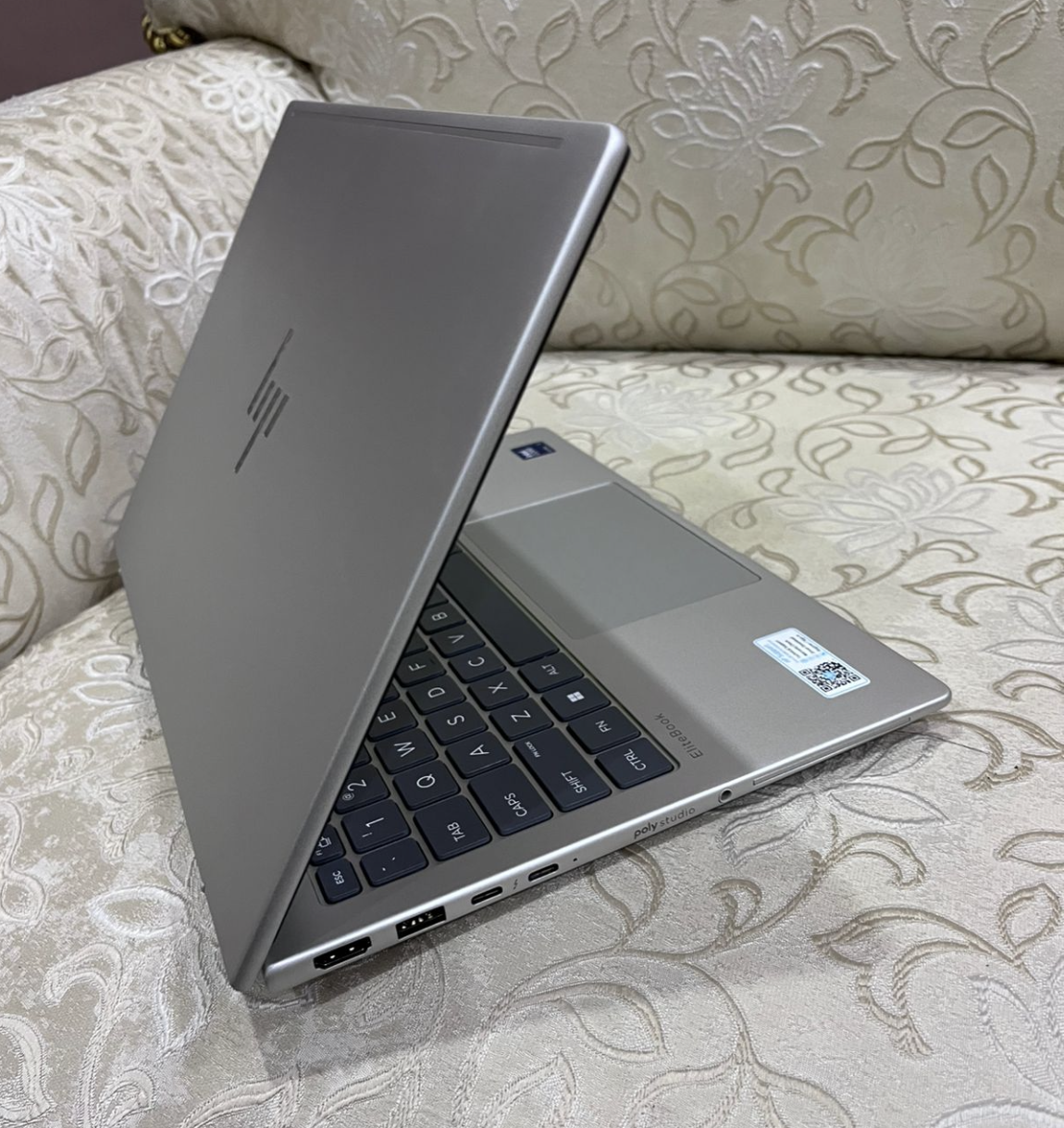 Foto 6 HP EliteBook6 G1i 13" AI Ultra 7-255U