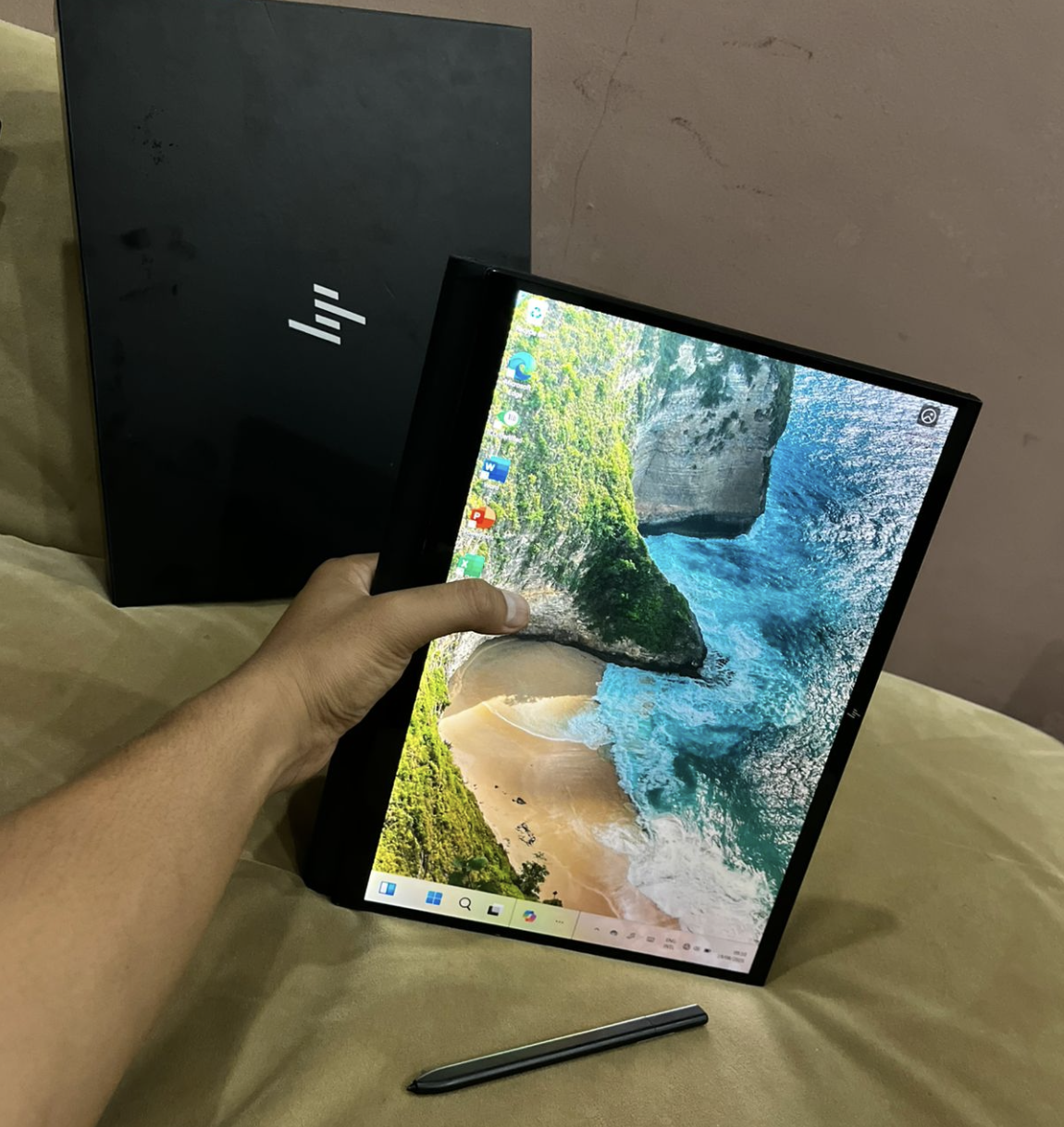 Foto 5 HP Elitefolio 13.5 Inch 2 in 1  Snapragon 8cx gen 2