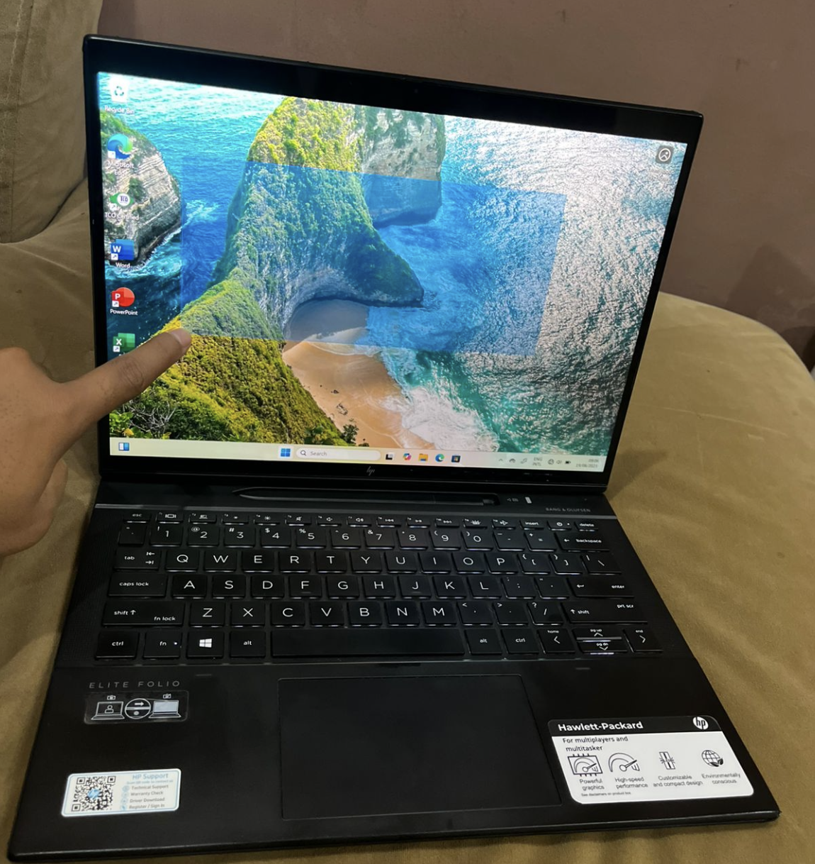 Foto 6 HP Elitefolio 13.5 Inch 2 in 1  Snapragon 8cx gen 2
