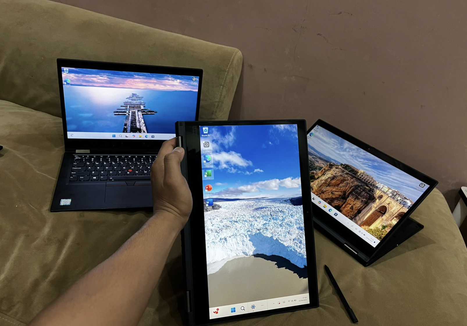 Foto 3 Lenovo Thinkpad X390 Yoga 2 in 1 Tauchscreen with Styluspen