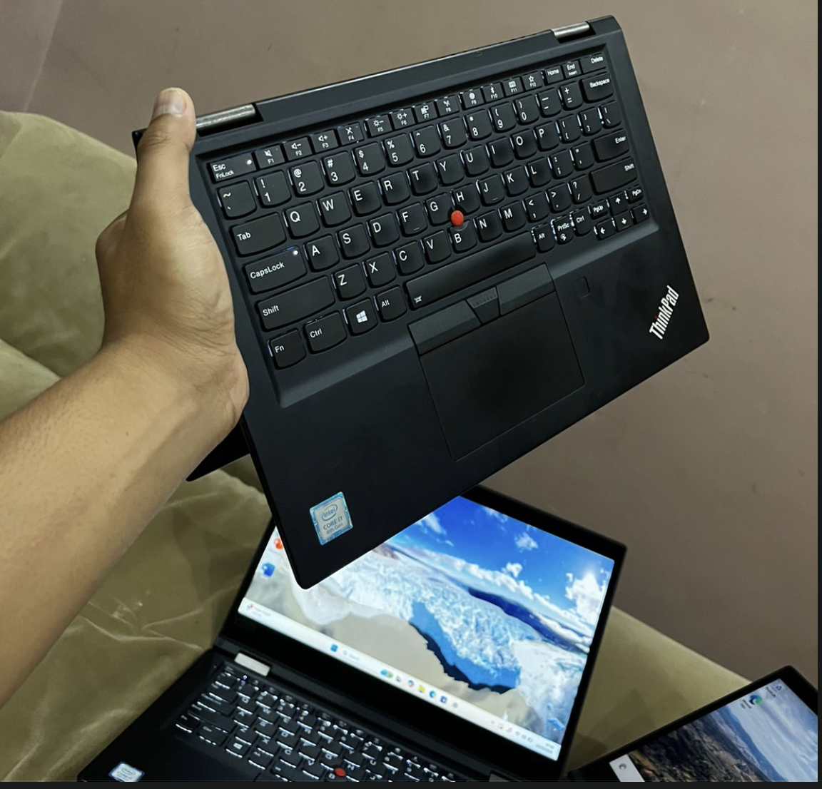Foto 4 Lenovo Thinkpad X390 Yoga 2 in 1 Tauchscreen with Styluspen