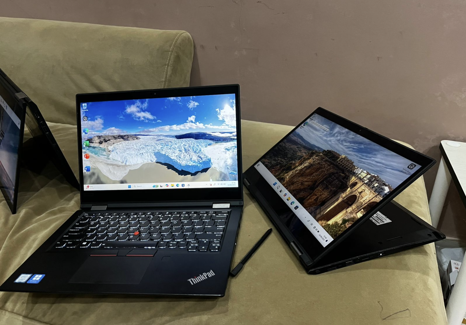Foto 5 Lenovo Thinkpad X390 Yoga 2 in 1 Tauchscreen with Styluspen